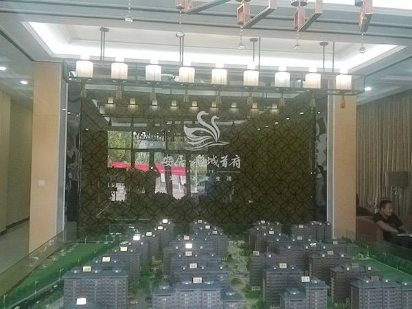 ����׸���������װ������